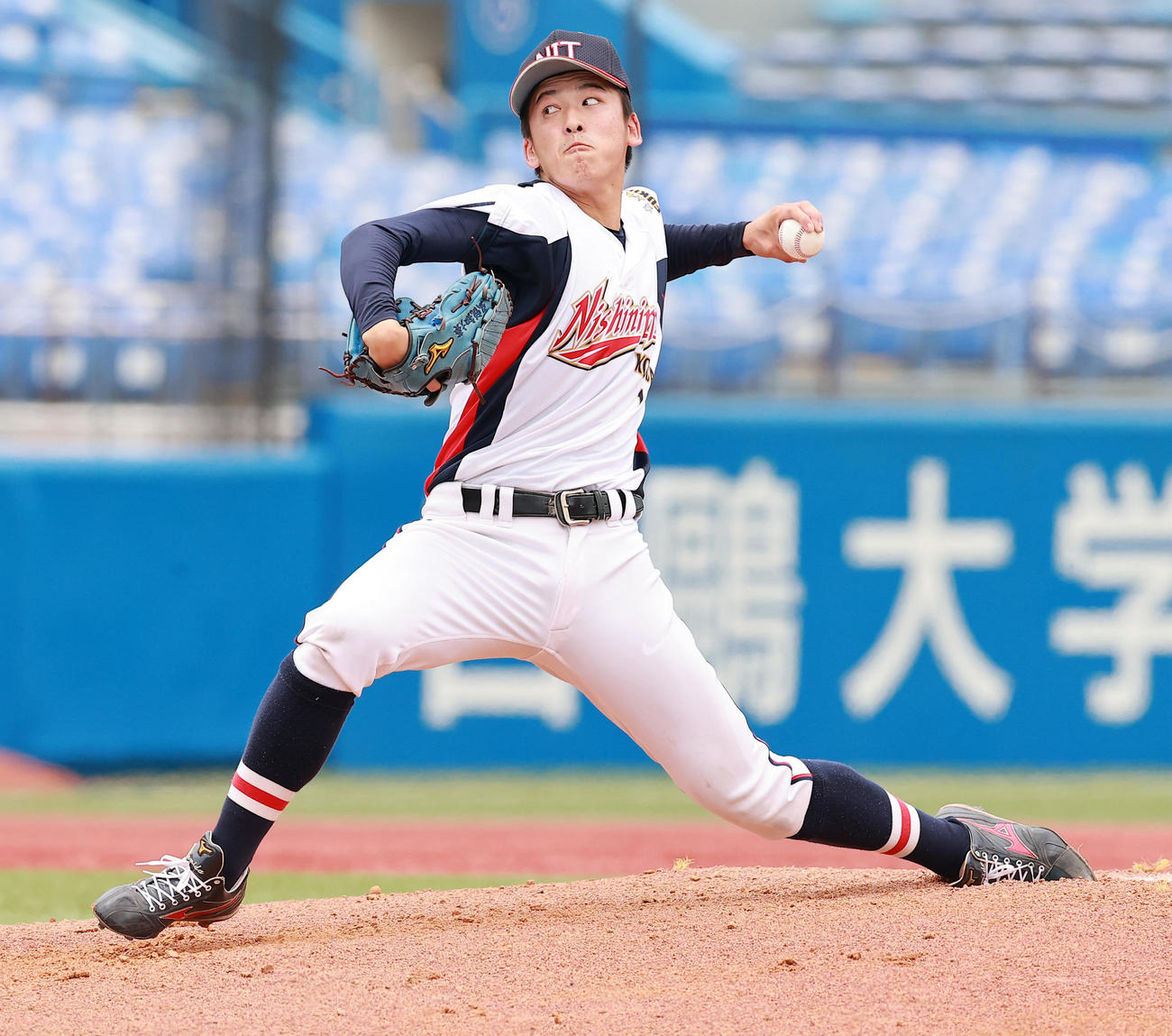 西日本工大対上武大　力投する西日本工大先発の隅田（撮影・野上伸悟）