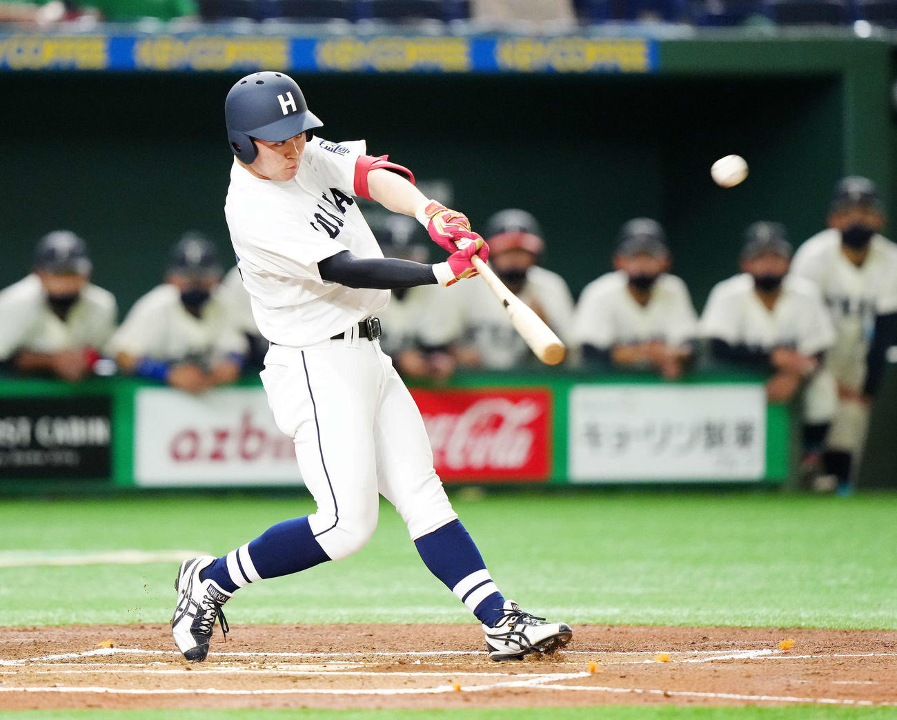 北海学園大対福井工大　1回表北海学園大1死一、三塁、犠飛を放つ太田（撮影・江口和貴）