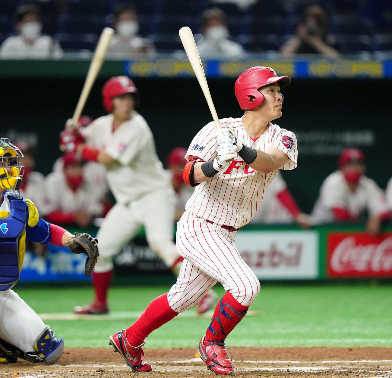 3回表富士大2死一塁、右越えに逆転2点本塁打を放つ山城響（撮影・江口和貴）