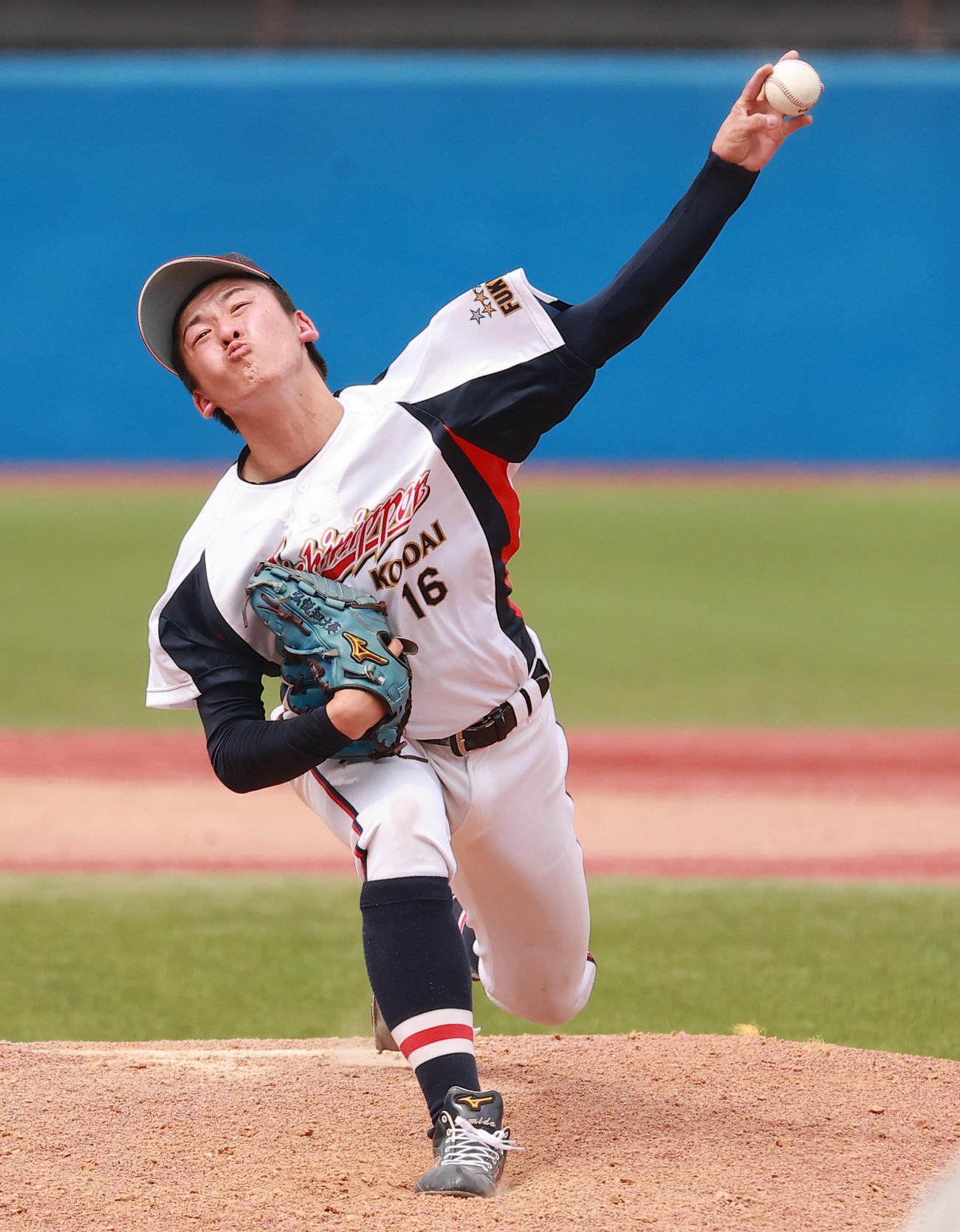 西日本工大対上武大　力投する西日本工大先発の隅田（撮影・野上伸悟）