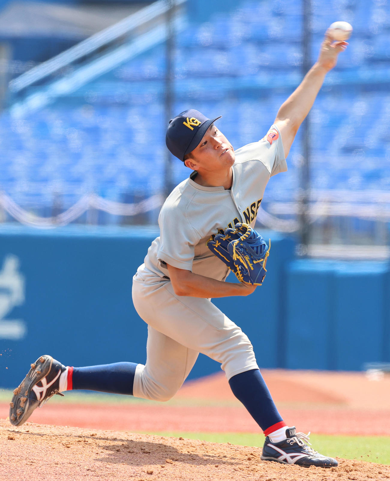 松山大対関学大　力投する関学大先発の黒原（撮影・河野匠）