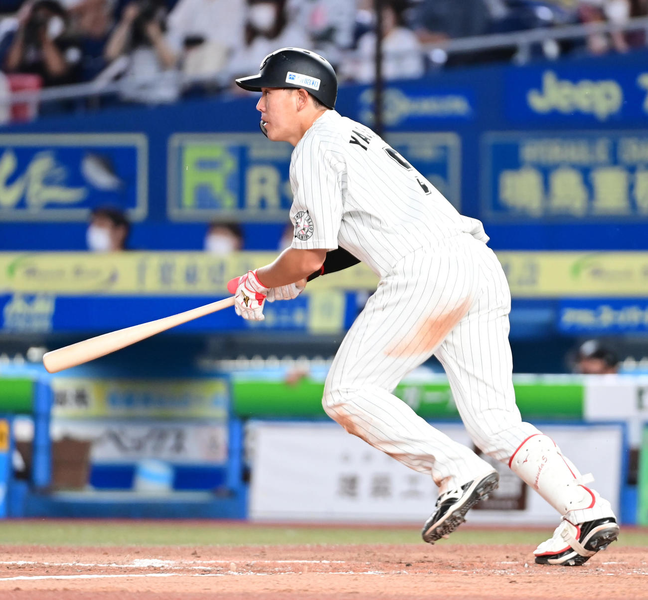 ロッテ対ヤクルト　7回裏ロッテ1死三塁、安田は中前適時打を放つ（撮影・小沢裕）