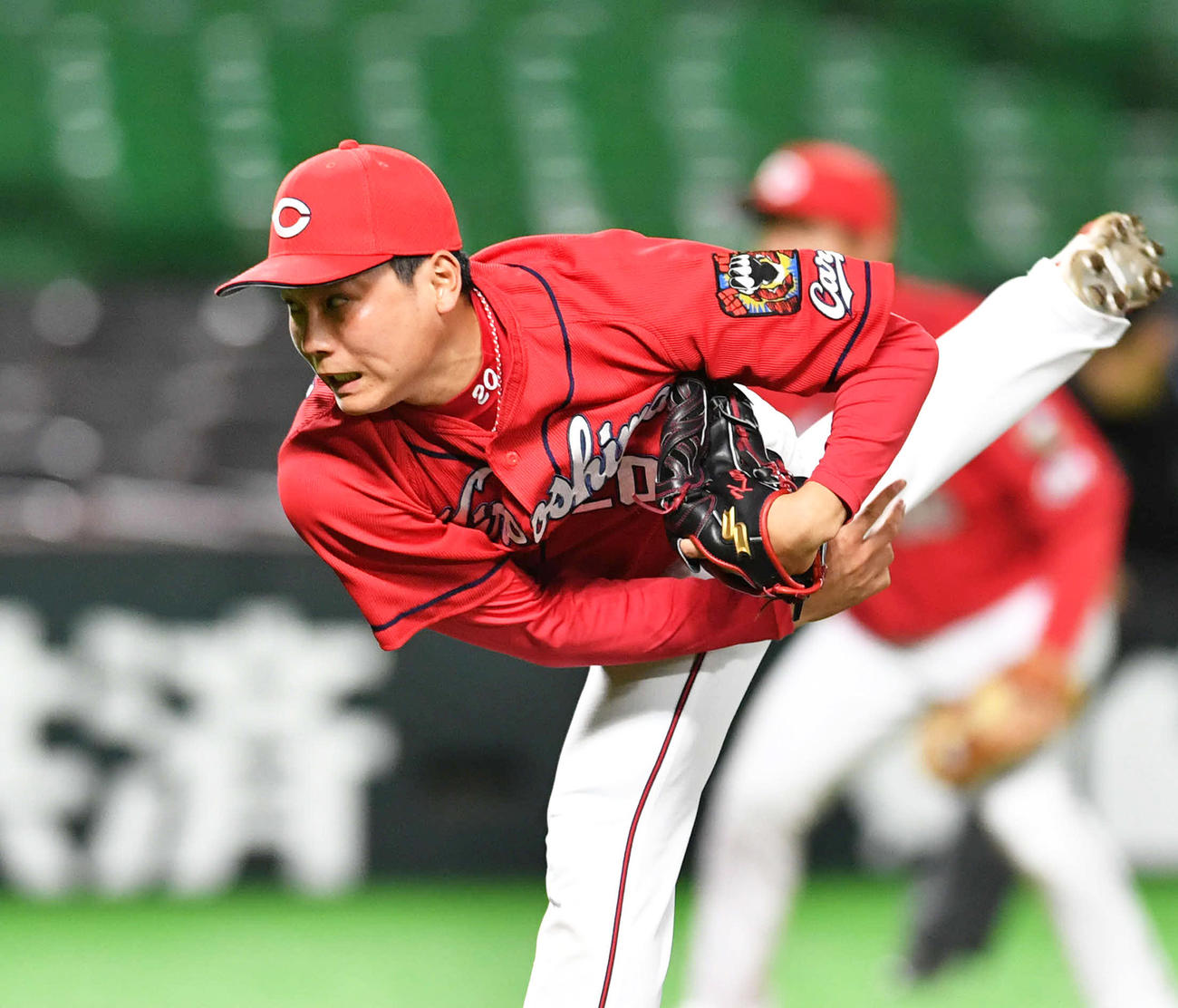 9回裏を抑える広島3番手の栗林（撮影・岩下翔太）