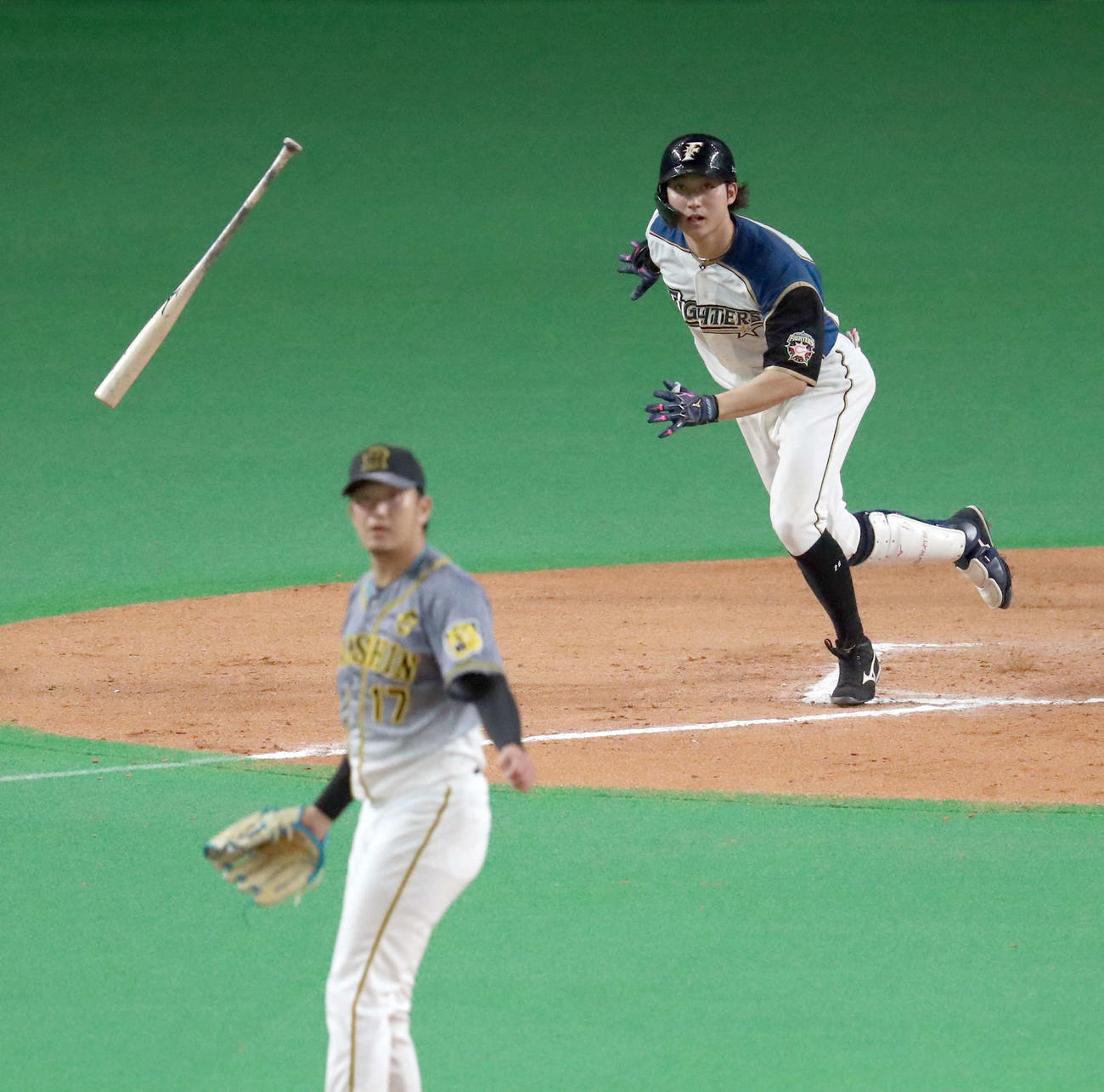 日本ハム対阪神　6回裏日本ハム2死一、三塁、浅間は同点となる中前適時打を放つ。投手は阪神岩貞（撮影・佐藤翔太）