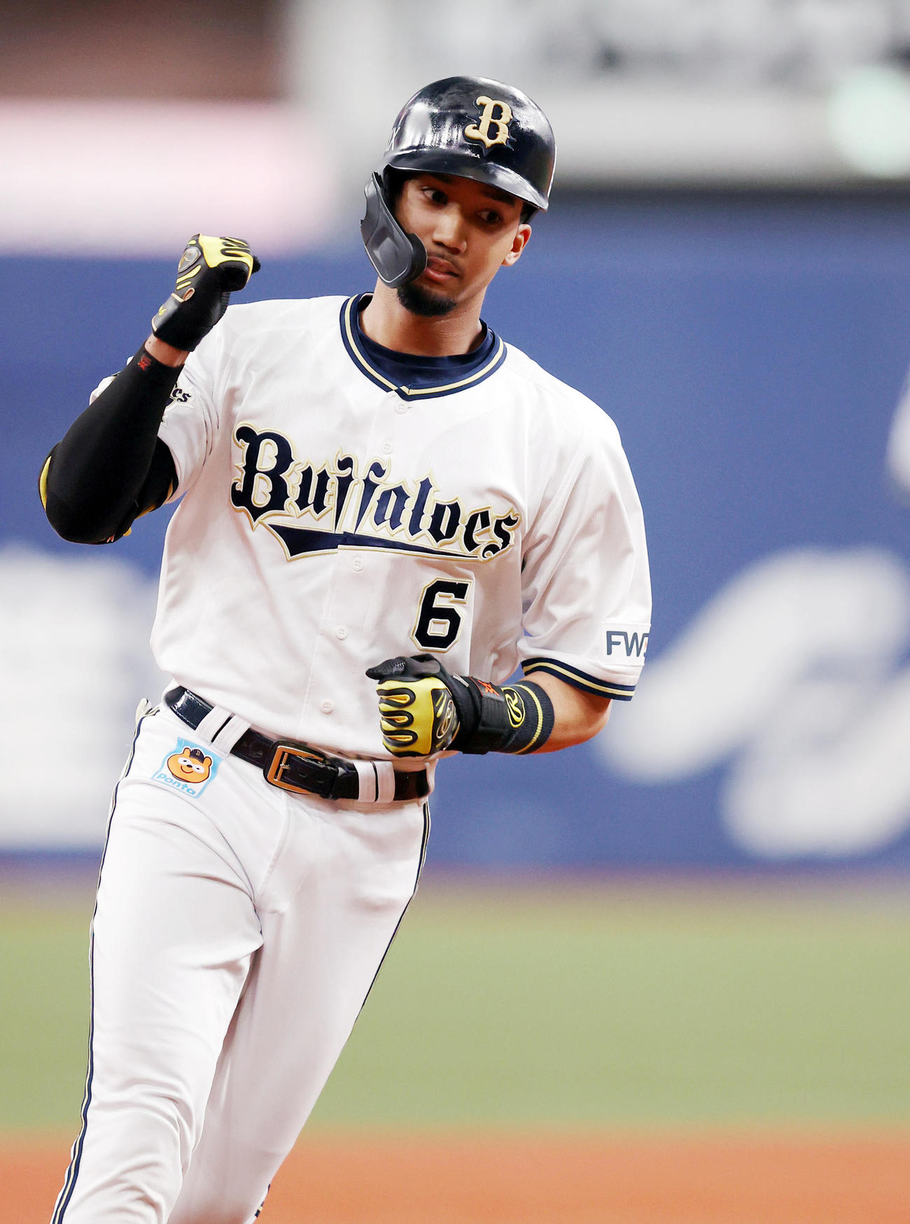 オリックス対巨人　1回裏オリックス1死、先制ソロ本塁打を放つ宗（撮影・狩俣裕三）