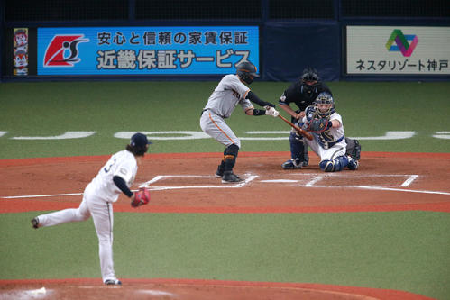 オリックス対巨人　6回表巨人2死、宮城は吉川を見逃し三振に仕留める（撮影・上山淳一）