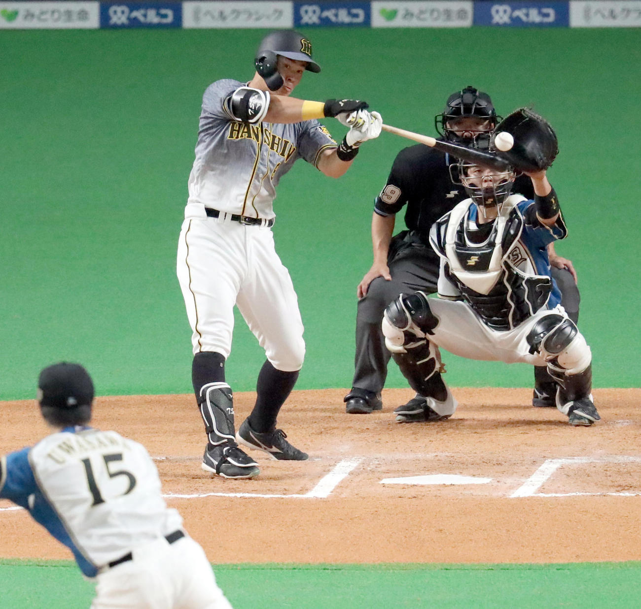 6回表阪神2死、佐藤輝は三振に終わる。投手上沢（撮影・佐藤翔太）