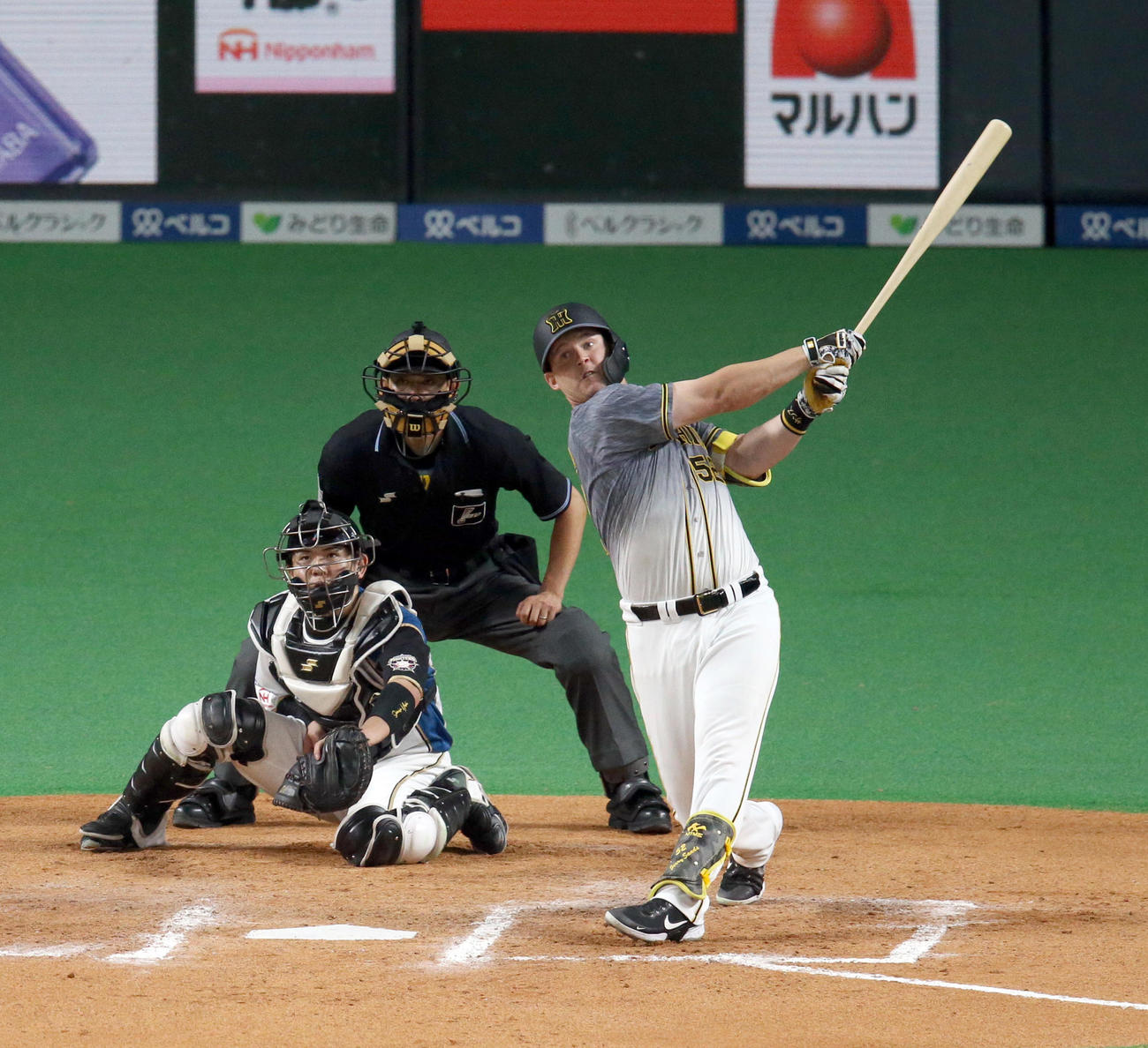 日本ハム対阪神　7回表阪神2死二塁、サンズは適時二塁打を放つ（撮影・佐藤翔太）