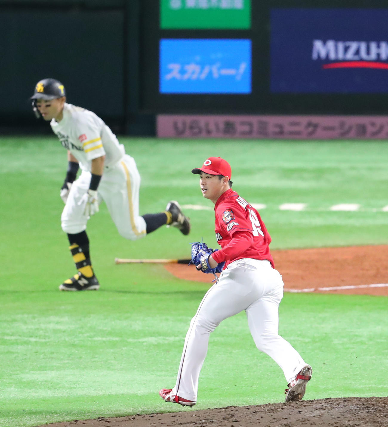 ソフトバンク対広島　5回裏ソフトバンク2死満塁、中村晃に右前勝ち越し2点適時打を浴びた野村祐輔（撮影・梅根麻紀）