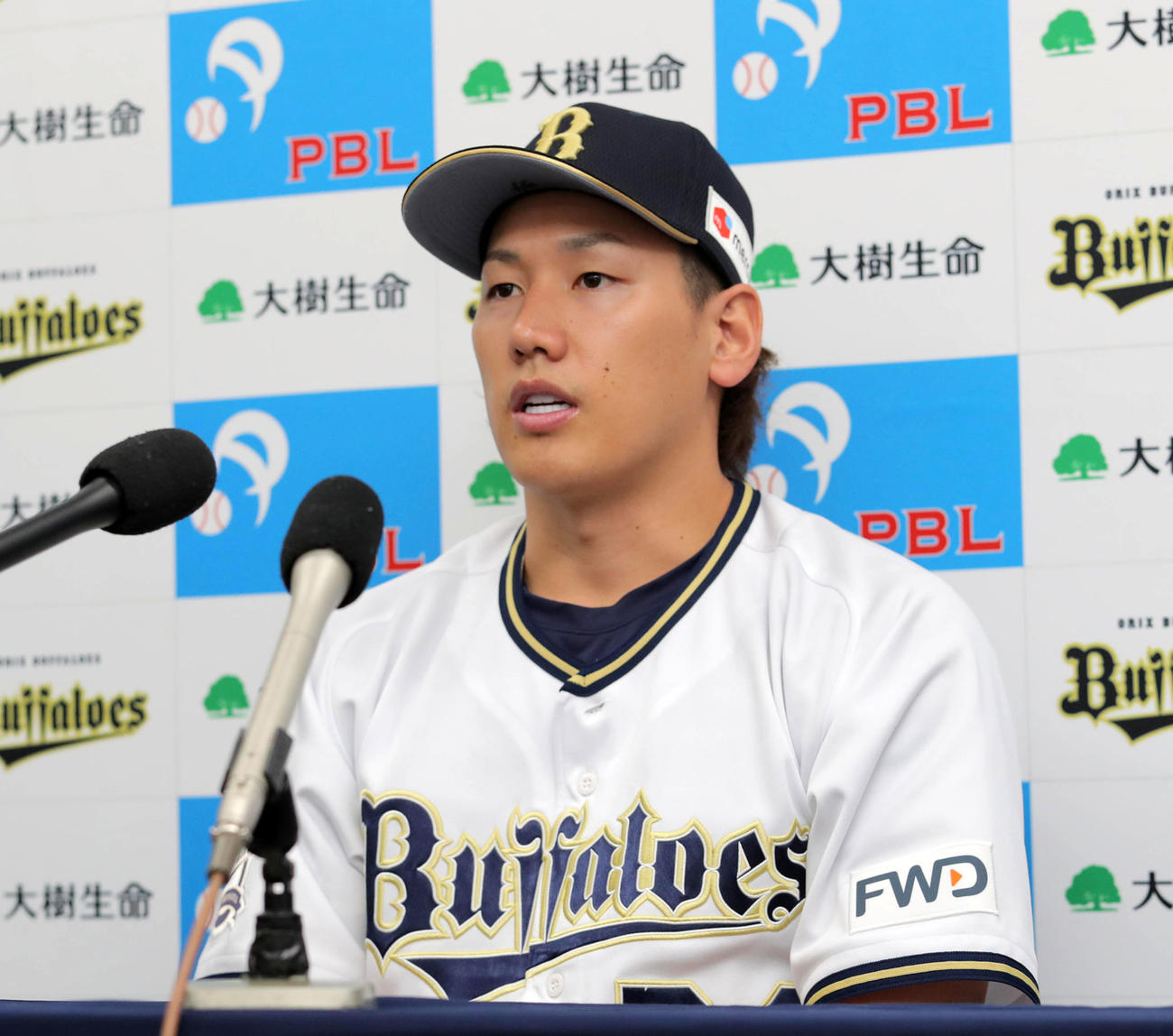 5月の月間MVPを受賞し会見するオリックス吉田正尚