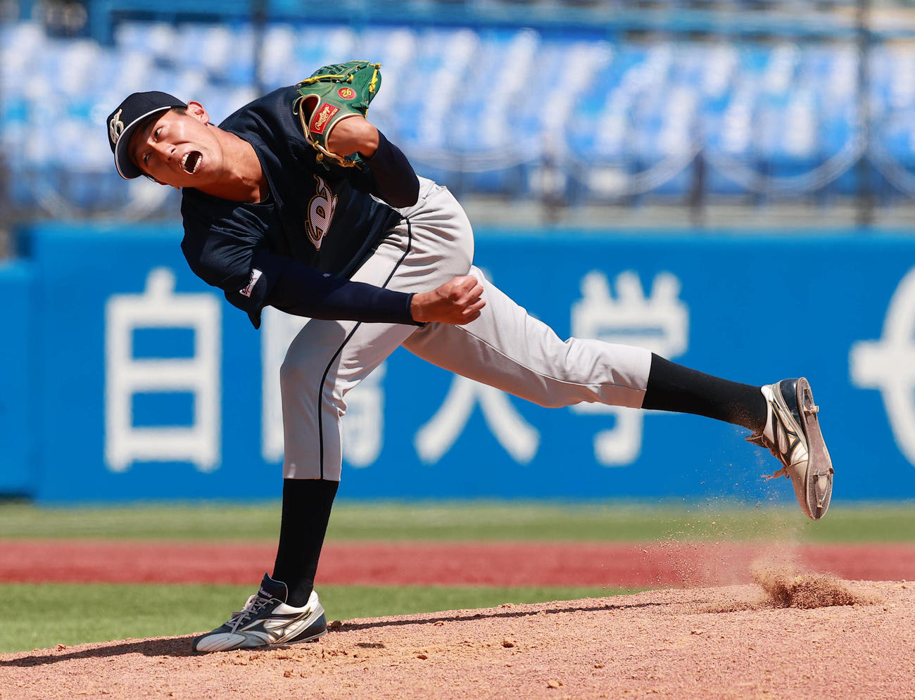 桜美林大対上武大　力投する上武大2番手の上村（撮影・野上伸悟）
