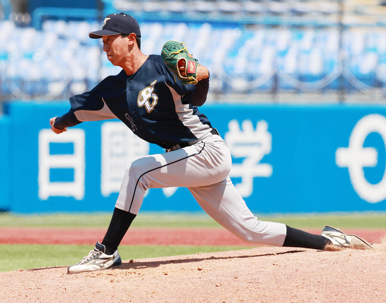 桜美林大対上武大　力投する上武大2番手の上村（撮影・野上伸悟）