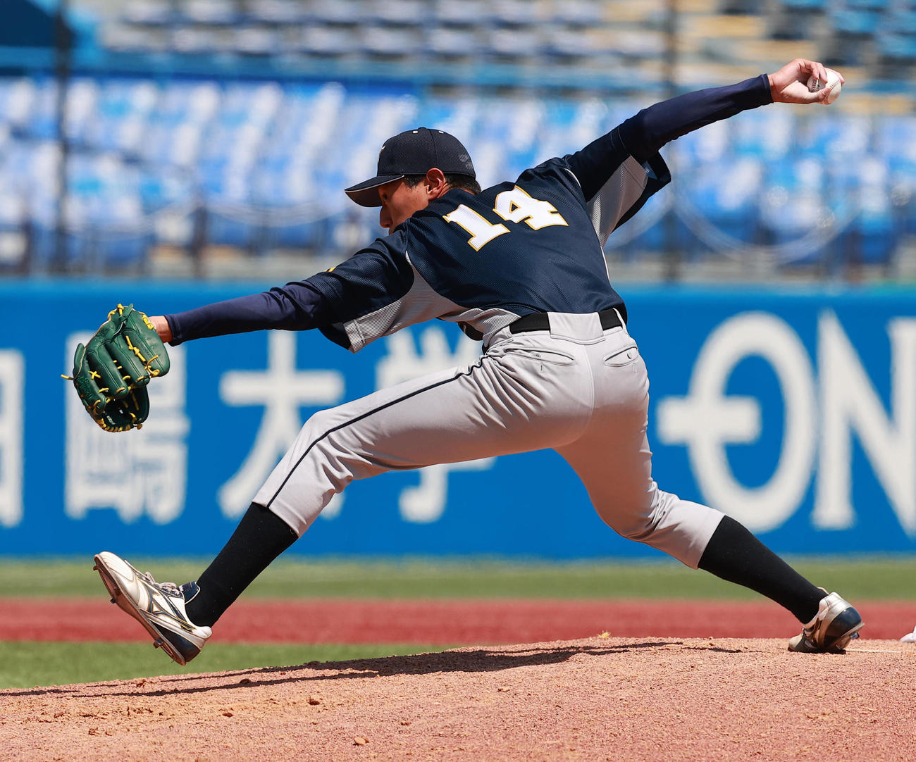 桜美林大対上武大　力投する上武大2番手の上村（撮影・野上伸悟）
