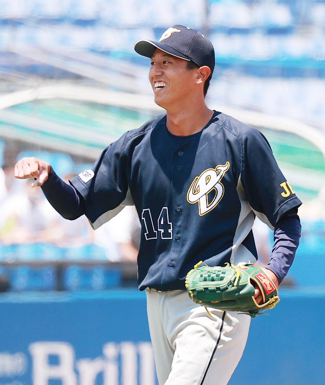 桜美林大対上武大　ガッツポーズで勝利を喜ぶ上武大・上村（撮影・野上伸悟）
