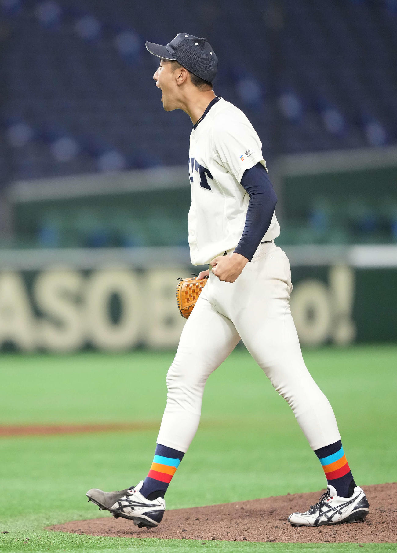 福井工大対大商大　大商大に勝利し、雄たけびを上げる福井工大・立石（撮影・鈴木みどり）