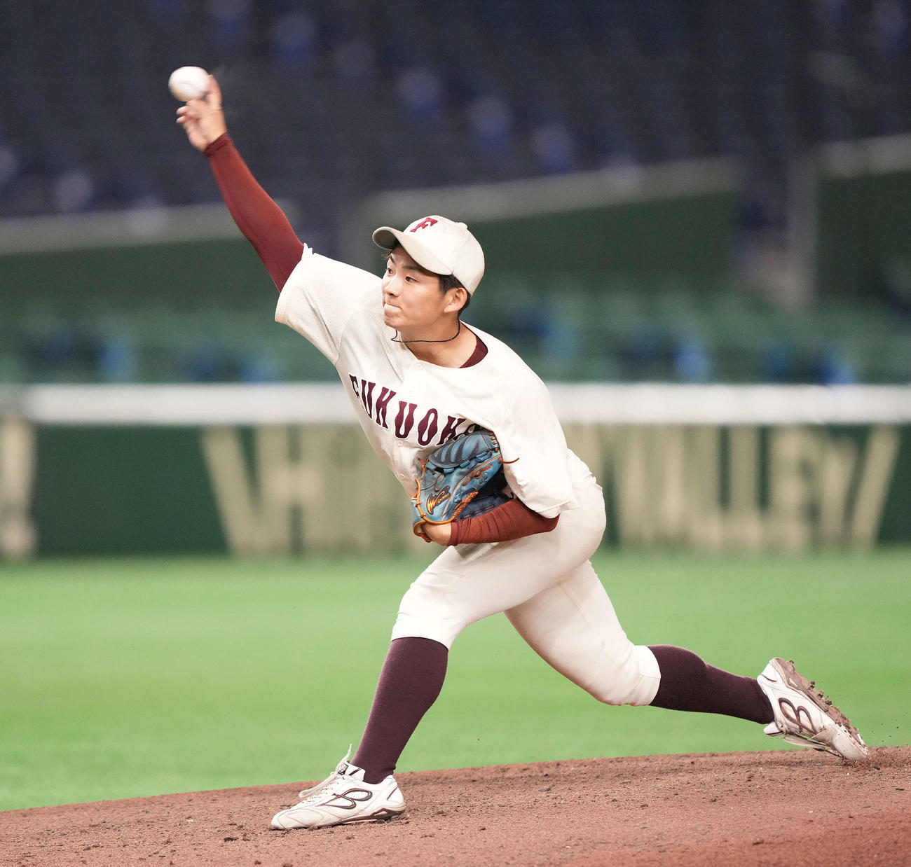 福岡大対共栄大　先発し力投する福岡大・藤松（撮影・鈴木みどり）