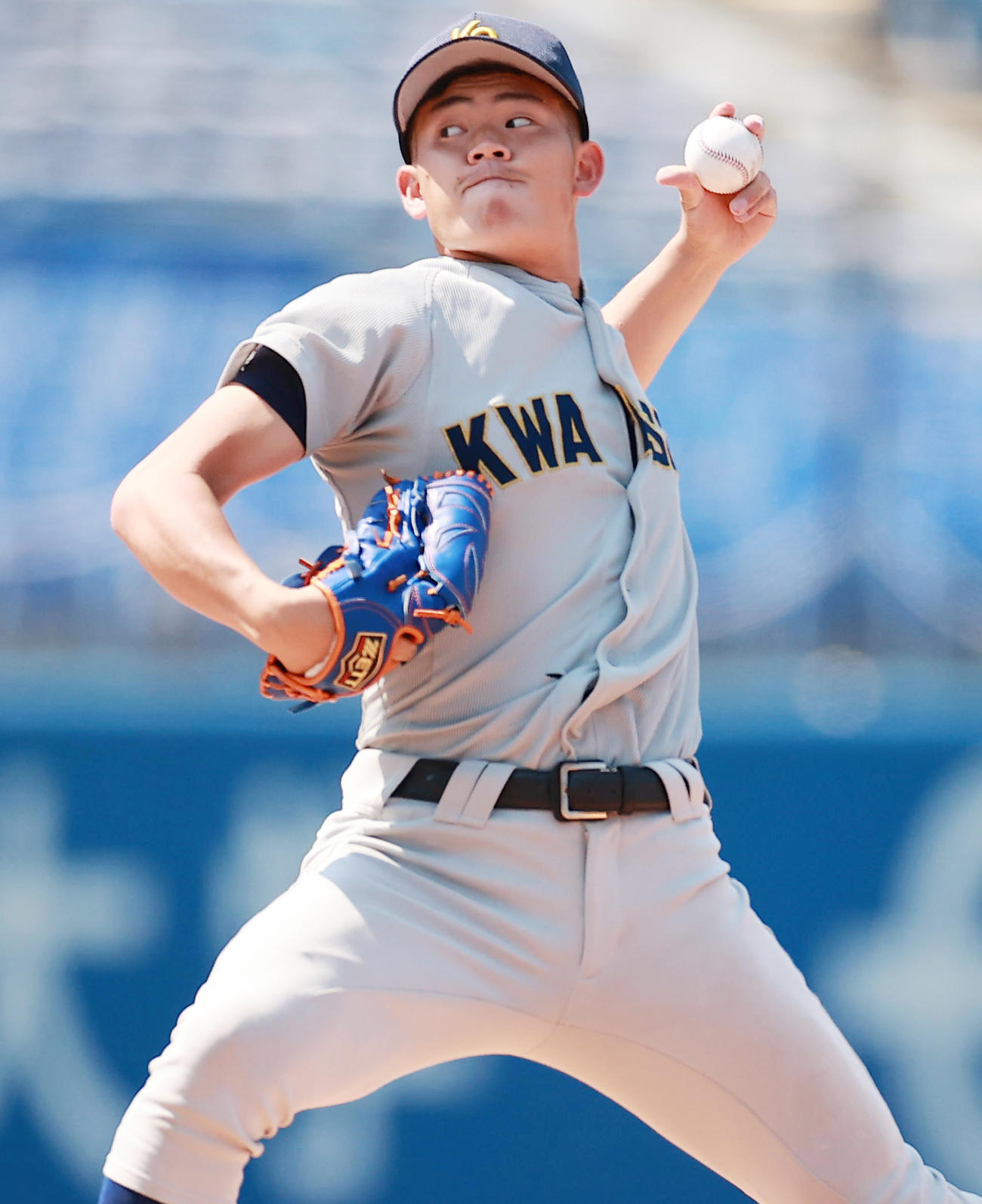 関学大対国際武道大　力投する関学大・鈴木（撮影・野上伸悟）