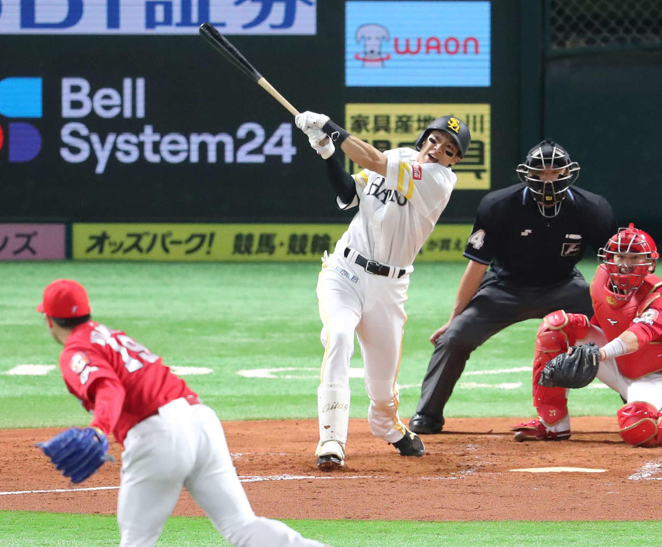 ソフトバンク対広島　3回裏ソフトバンク2死二塁、柳田悠岐は右中間に2点本塁打を放つ（撮影・梅根麻紀）