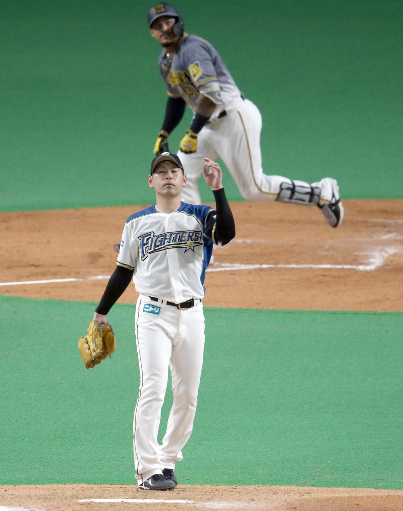 日本ハム対阪神　4回表阪神無死三塁、マルテに中前適時打を打たれる日本ハム加藤（撮影・佐藤翔太）