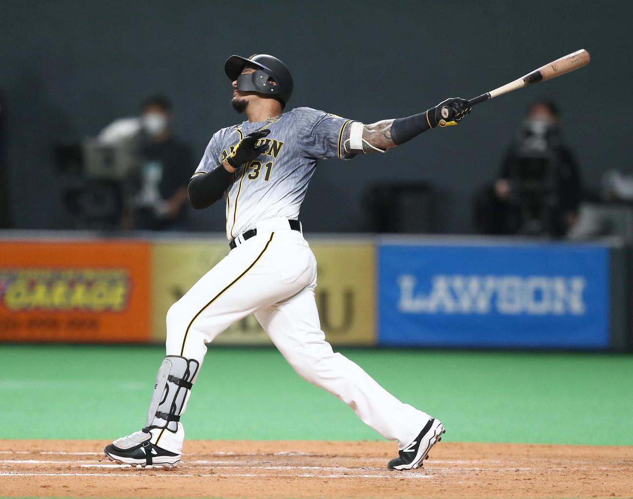 日本ハム対阪神　4回表阪神無死三塁、中前適時打を放つマルテ（撮影・黒川智章）
