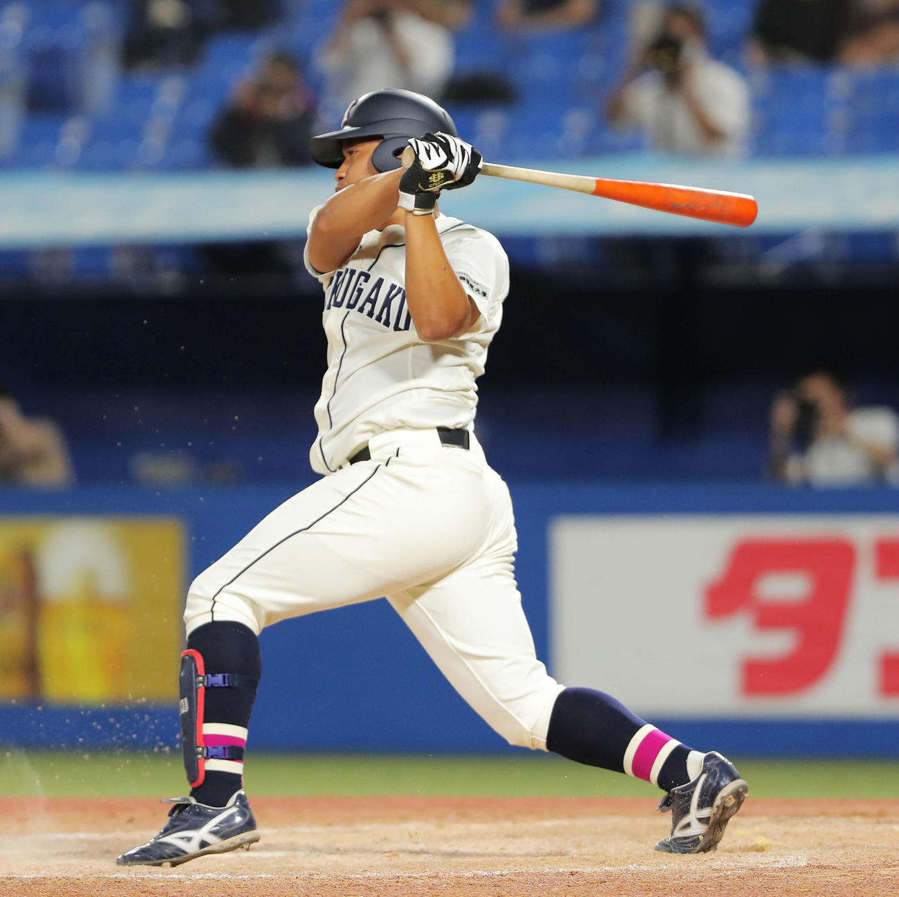 国学院大対福岡大　3回表国学院大2死、三塁内野安打を放つ山本（撮影・河田真司）