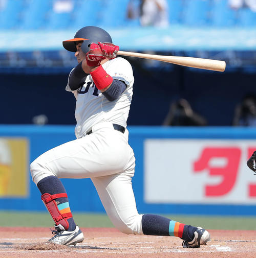 福井工大対名城大　1回表福井工大1死一、二塁、左前先制適時打を放つ尾堂（撮影・河田真司）