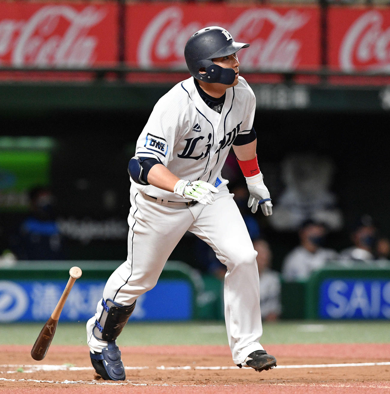 西武対ロッテ　8回裏西武無死、栗山は勝ち越しの右越えソロ本塁打を放つ（2021年4月28日撮影）