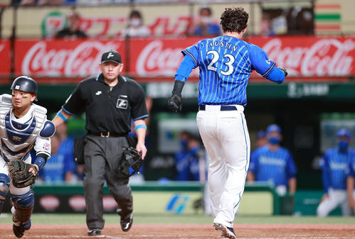 ｄｅｎａオースティン ベンチ外れる ９日左太もも裏の違和感で途中交代 プロ野球写真ニュース 日刊スポーツ