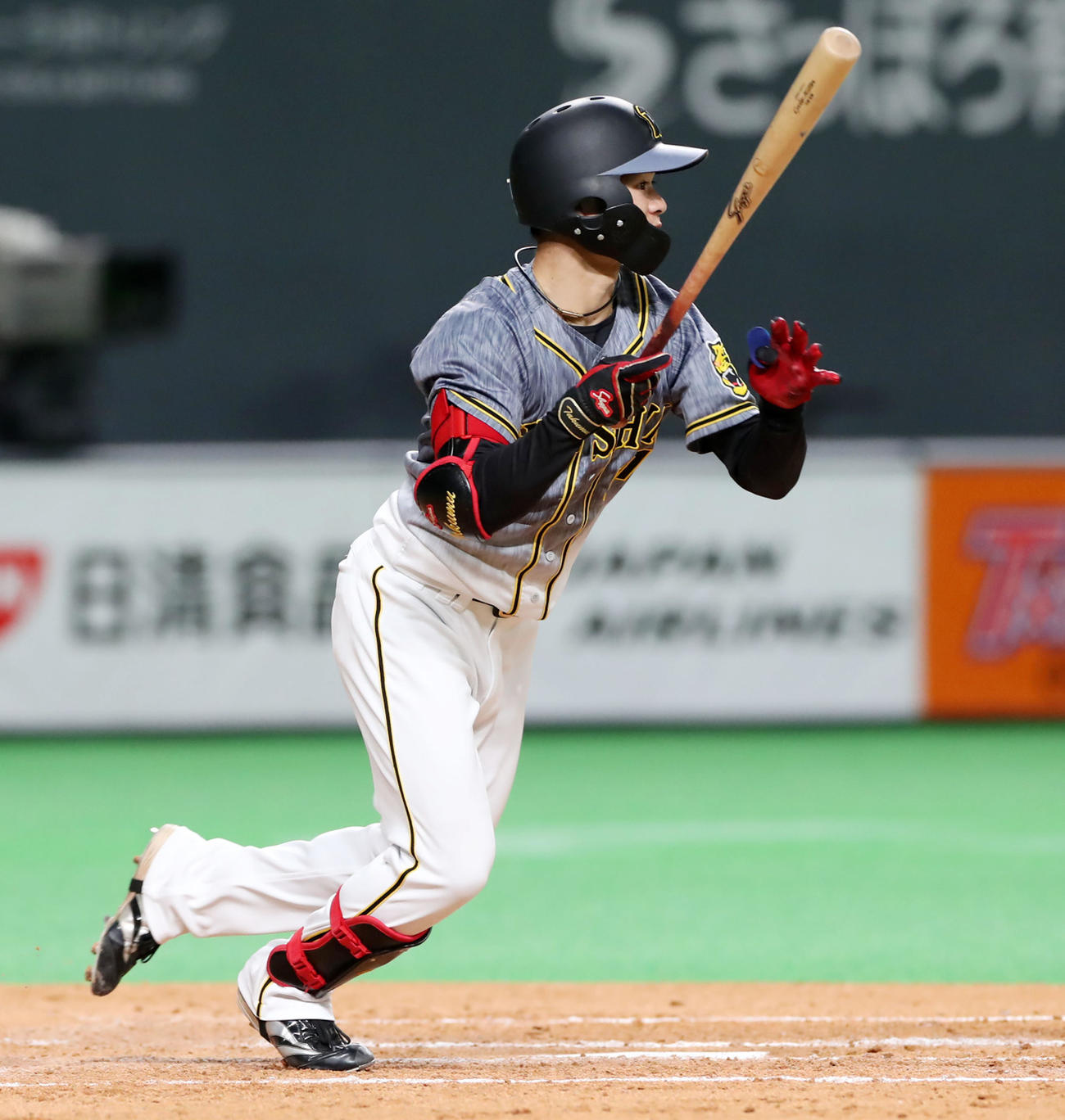 日本ハム対阪神　5回表阪神2死一、二塁、中野は右前適時打を放つ（撮影・加藤哉）