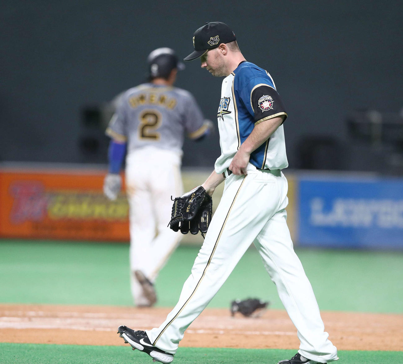 日本ハム対阪神　5回表、先制点を許し肩を落とすアーリン（撮影・黒川智章）