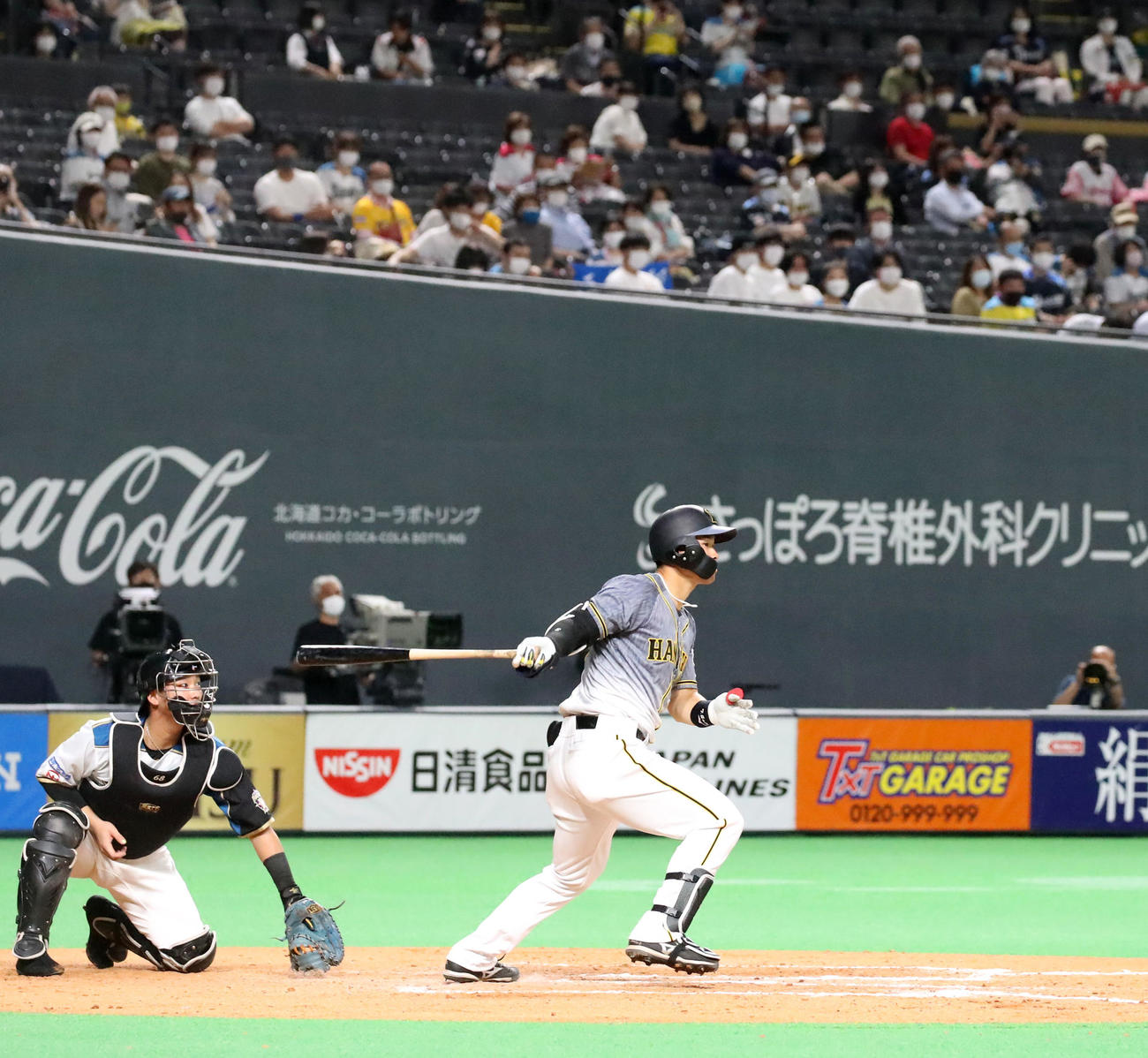 日本ハム対阪神　8回表阪神1死、佐藤輝は中前打を放つ（撮影・加藤哉）