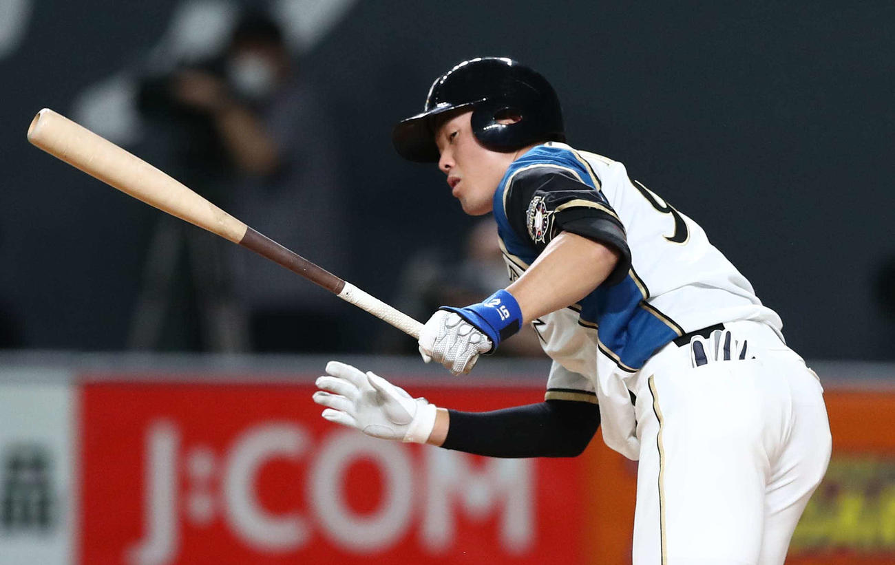 日本ハム対阪神　4回裏日本ハム2死、二ゴロに終わる高浜（撮影・黒川智章）