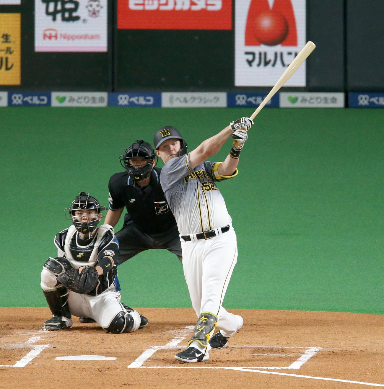 日本ハム対阪神　2回表阪神2死、サンズは中前打を放つ（撮影・佐藤翔太）