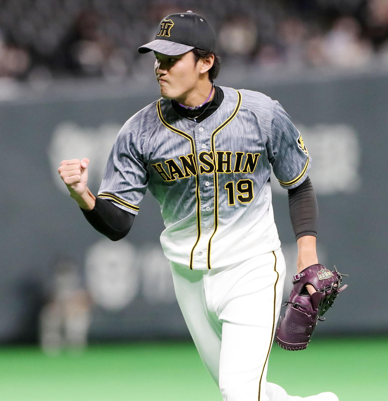 日本ハム対阪神　8回裏をピシャリと抑えた藤浪はガッツポーズ（撮影・加藤哉）