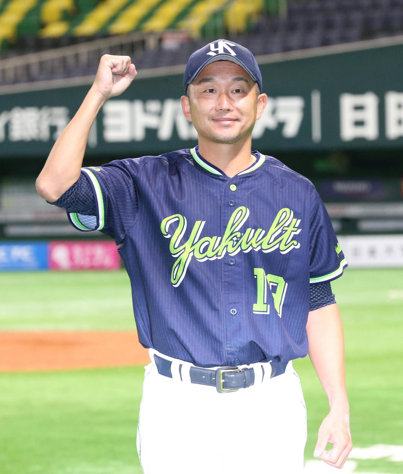 ソフトバンク対ヤクルト　2勝目を挙げ、ガッツポーズするヤクルト石川（撮影・梅根麻紀）