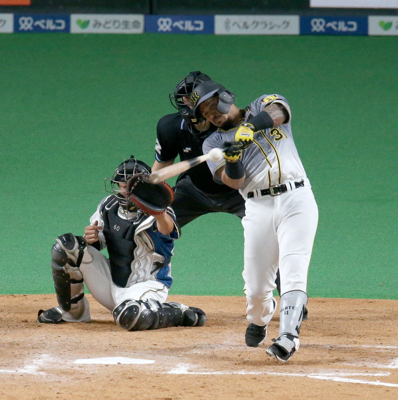 日本ハム対阪神　9回表阪神2死一塁、マルテは二塁打を放つ（撮影・佐藤翔太）