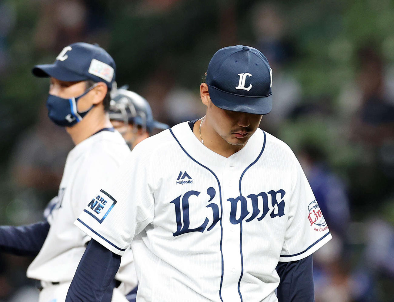 西武対中日　4回表、降板する西武高橋（撮影・鈴木正人）