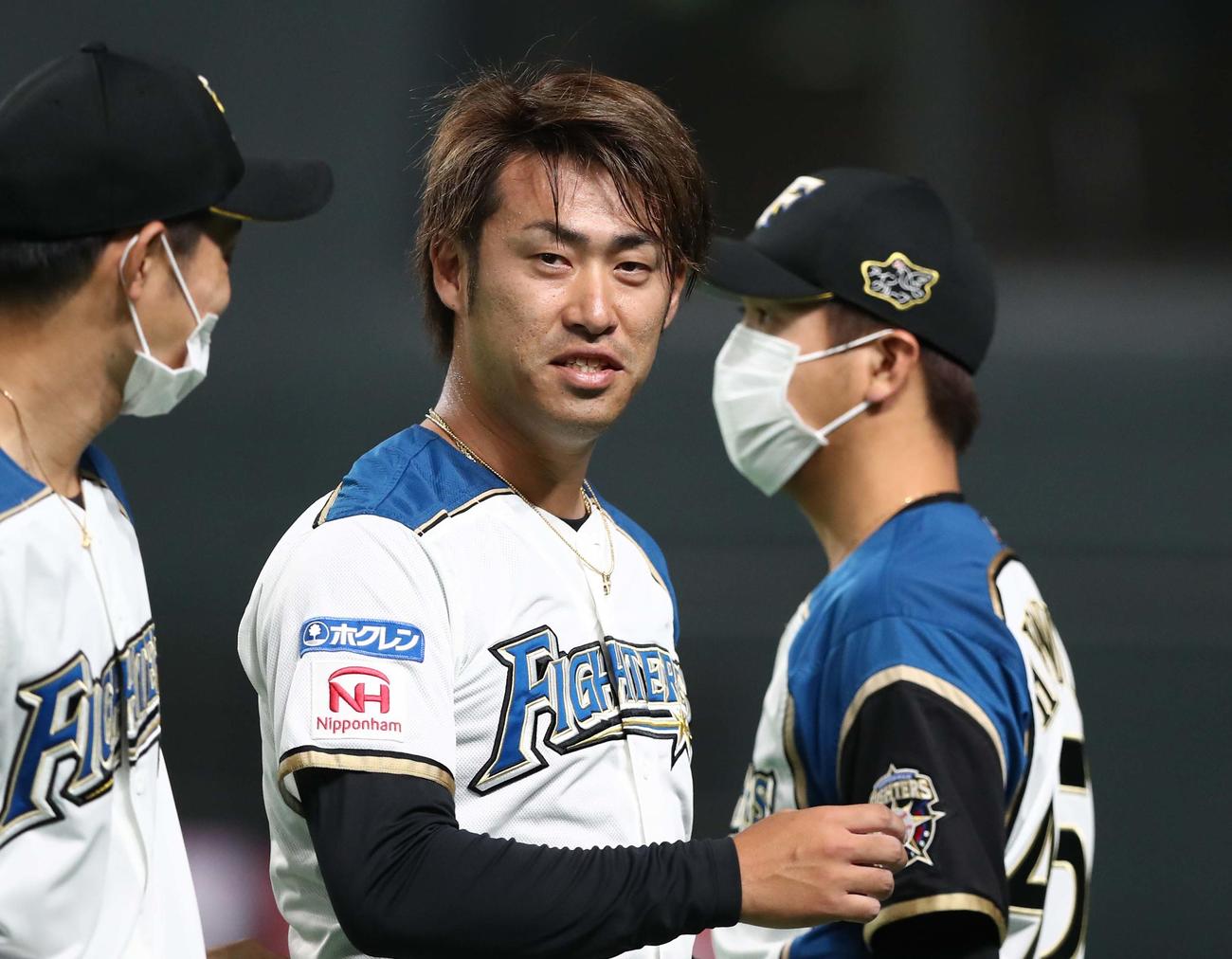 日本ハム対DeNA 7回に登板し打者を3人で抑える秋吉（撮影・黒川智章）