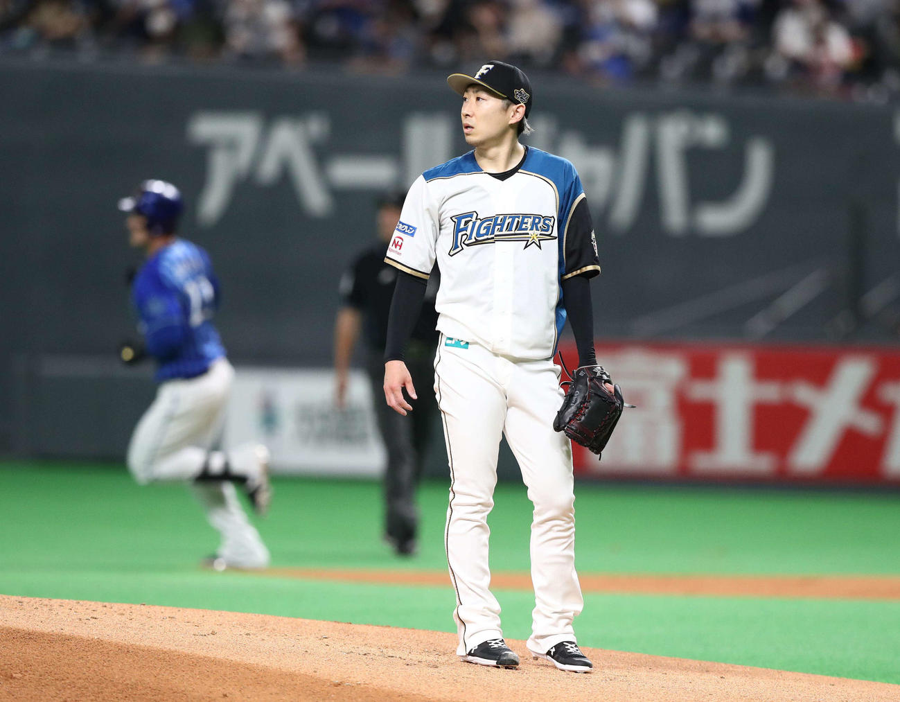 日本ハム対DeNA 1回表DeNA2死三塁、オースティンに2点本塁打を浴びる金子（撮影・黒川智章）