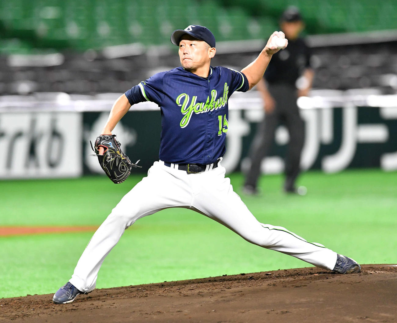 ソフトバンク対ヤクルト　力投するヤクルト先発の石川（撮影・岩下翔太）