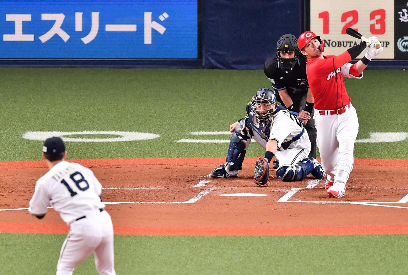 オリックス対広島　2回表広島無死、三振に倒れる鈴木（撮影・上田博志）