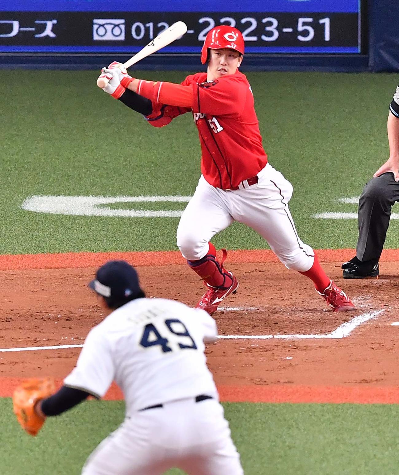 オリックス対広島　7回表広島1死、中前安打を放つ小園（撮影・上田博志）