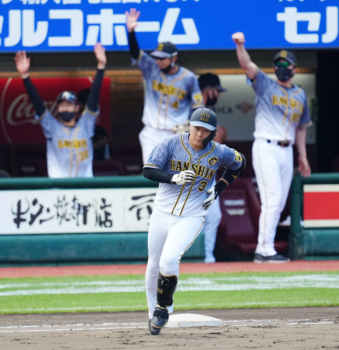 楽天対阪神　4回表阪神2死一塁、先制2点本塁打を放った大山（撮影・江口和貴）