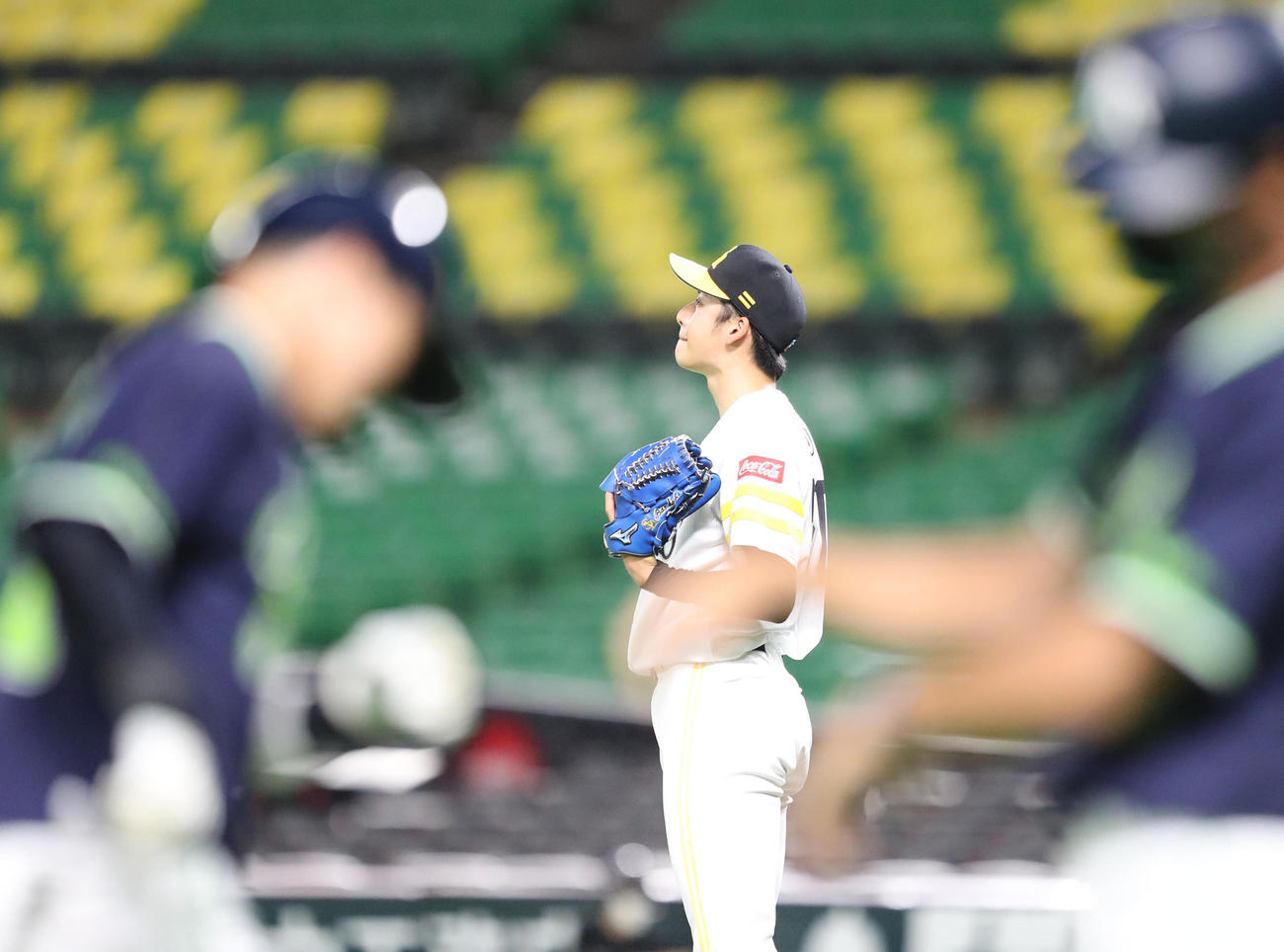 ソフトバンク対ヤクルト　8回表ヤクルト無死一塁、山田哲人に勝ち越しとなる2点本塁打を浴びた板東湧梧（撮影・梅根麻紀）