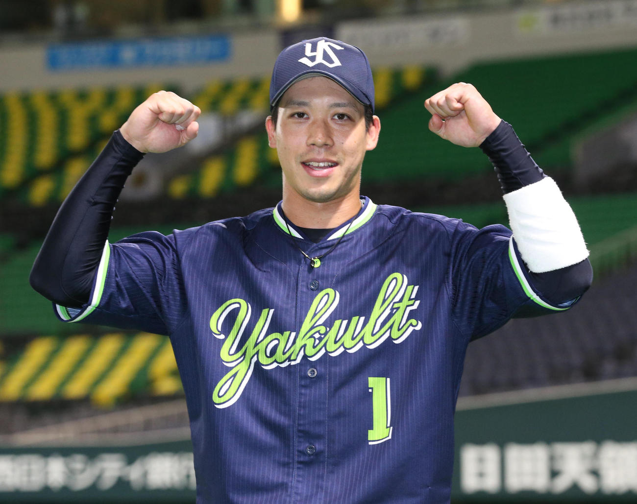 ソフトバンク対ヤクルト　ヒーローになった山田哲人はガッツポーズ（撮影・梅根麻紀）