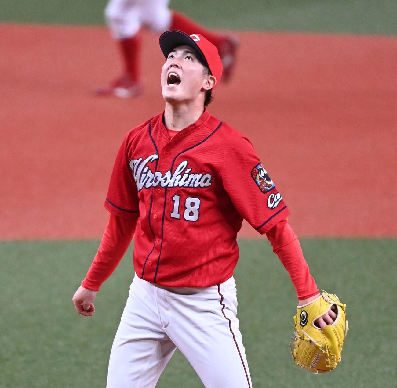 オリックス対広島　1回裏オリックス2死一塁、森下はT－岡田の打球を見上げて叫ぶ（撮影・前岡正明）