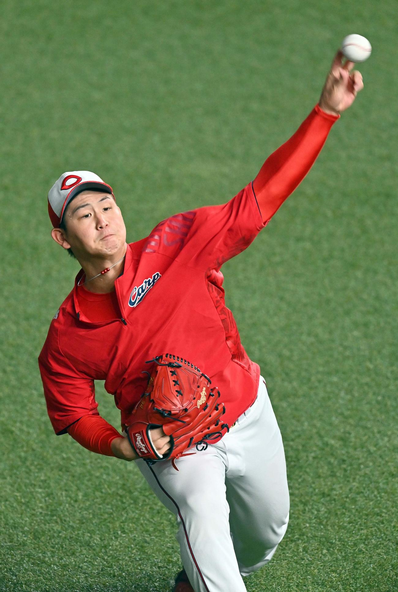 オリックス対広島　キャッチボールをして調整する高橋昂（撮影・上田博志）