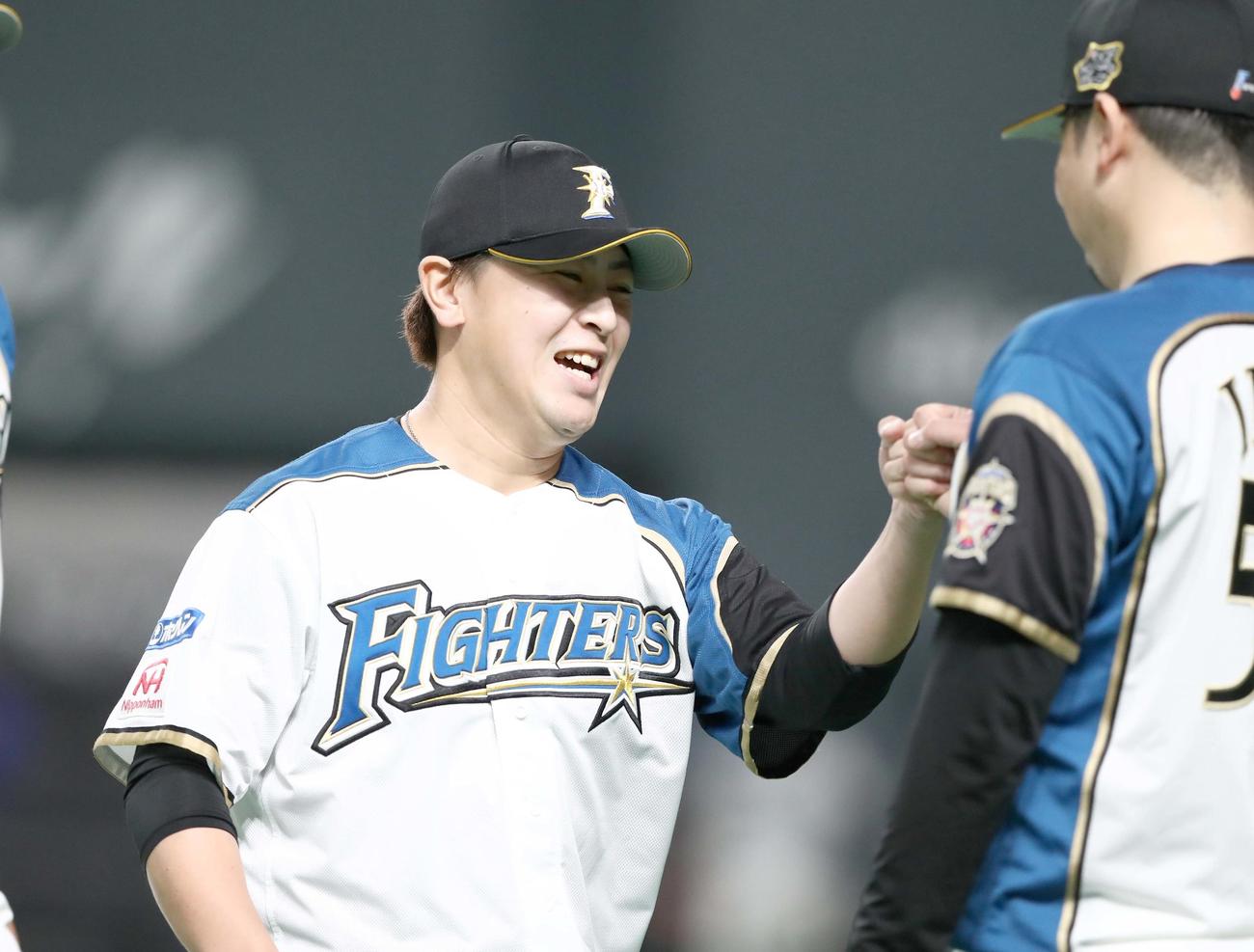 日本ハム対DeNA 6回途中登板の河野は無失点に抑え笑顔（撮影・黒川智章）