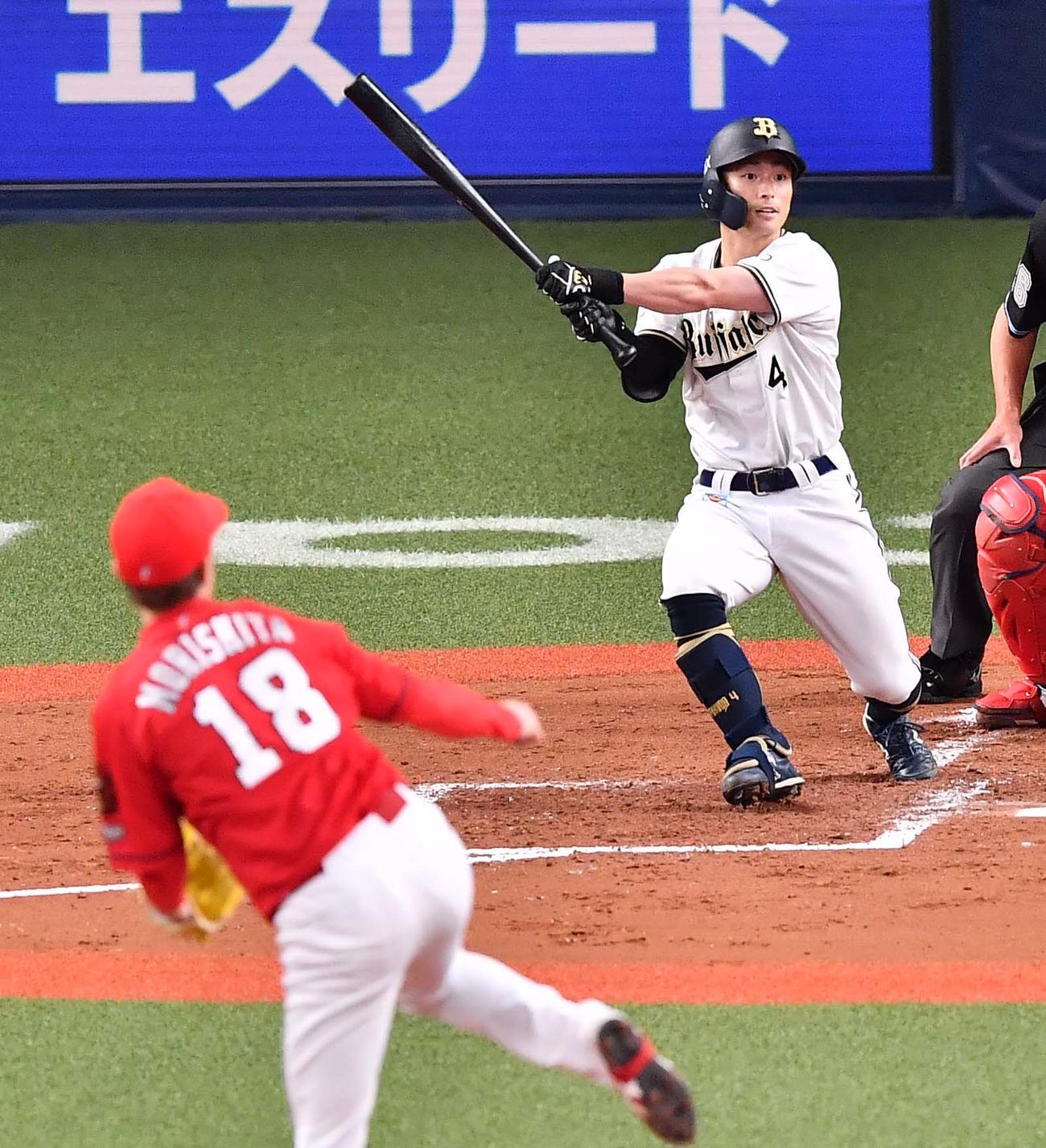 オリックス対広島　2回裏オリックス2死満塁、福田は左中間へ先制3点適時三塁打を放つ（撮影・上田博志）