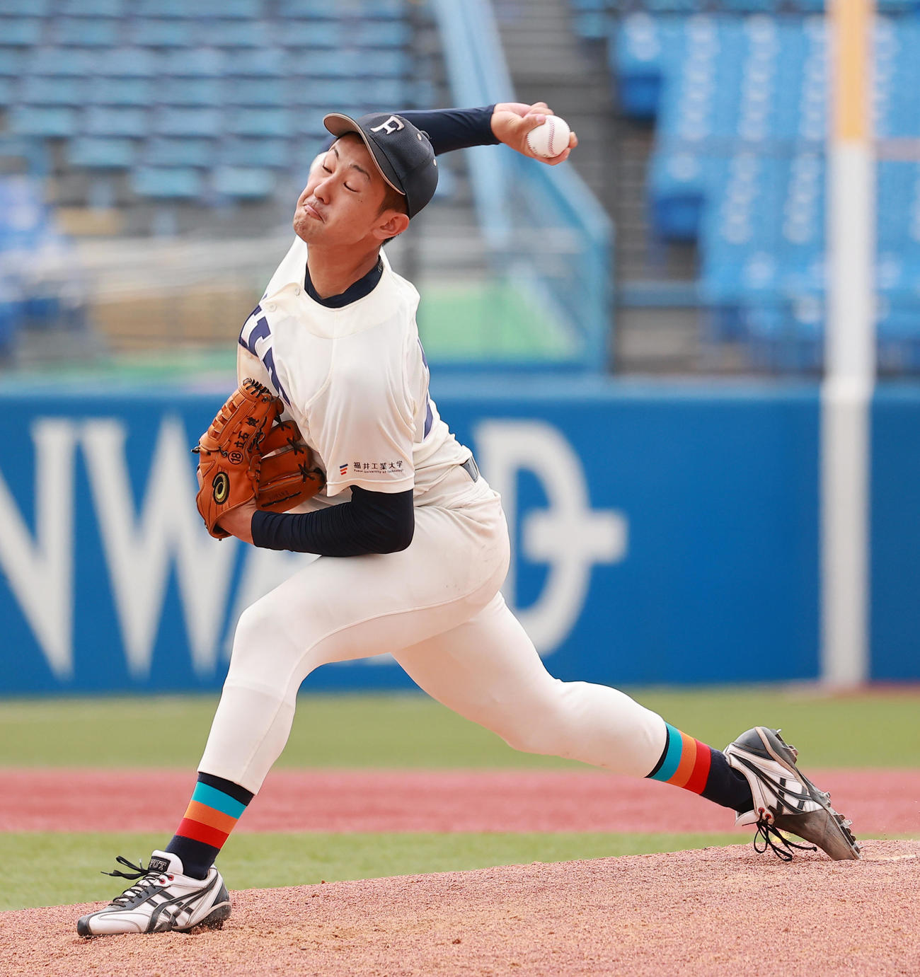 慶大対福井工大　力投する福井工大3番手の立石（撮影・野上伸悟）